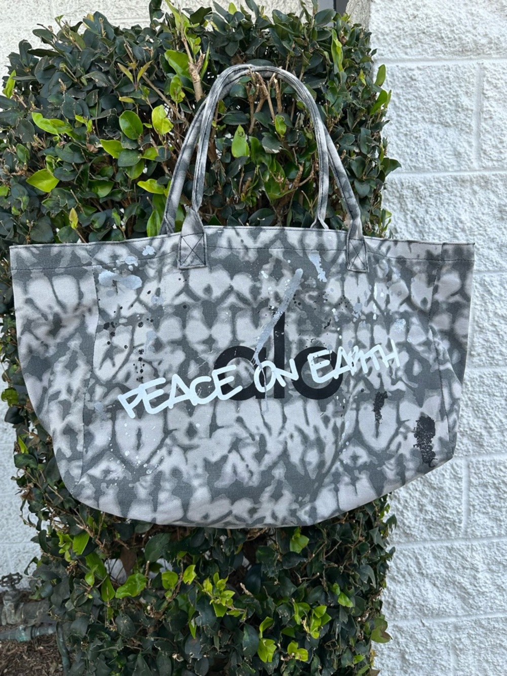 Alo yoga Peace On Earth Gray Tie-Dye Canvas Tote Bag